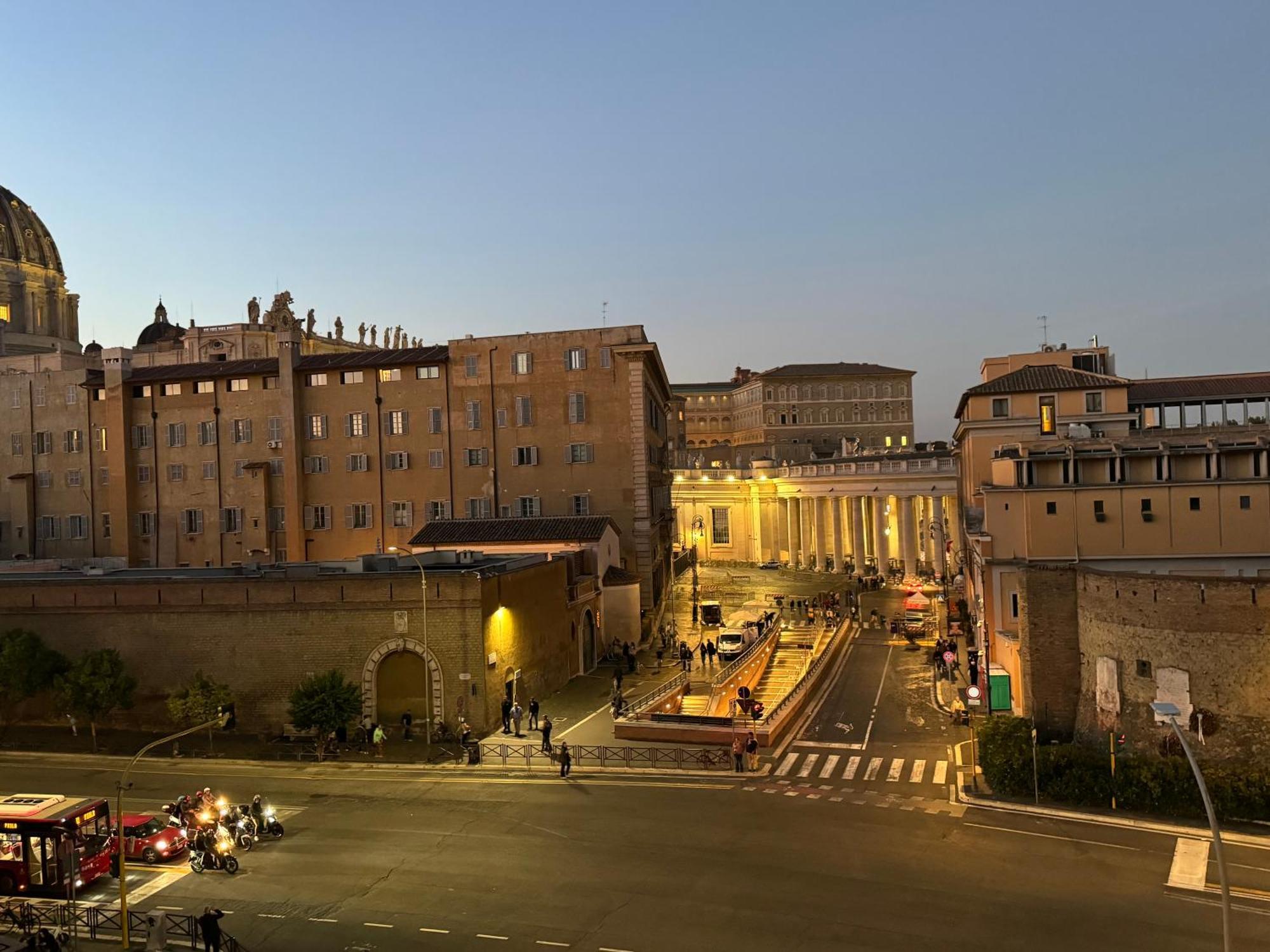 3c Domus Vaticana Apartment *